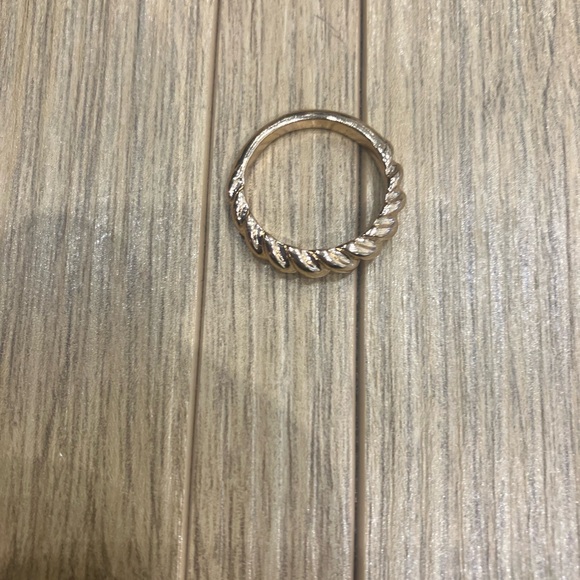 H&M ring 💍 - Picture 3 of 5